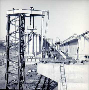 Reconstruction du pont (Charmes)